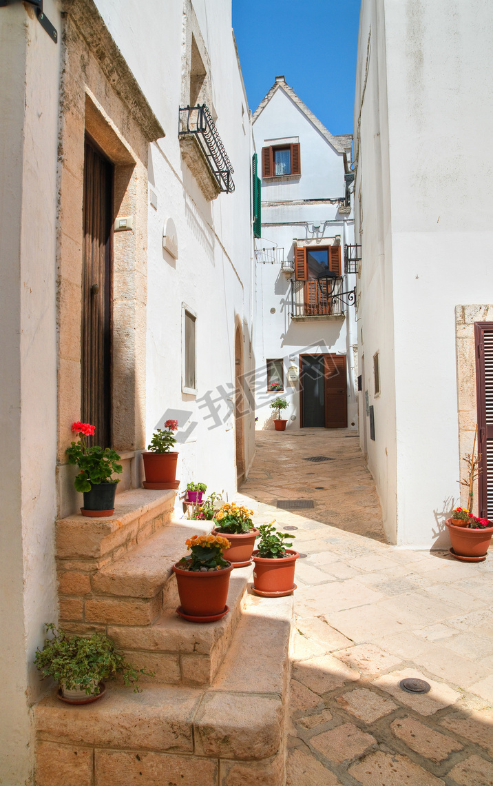 Alleyway. Locorotondo. Puglia. Italy. 