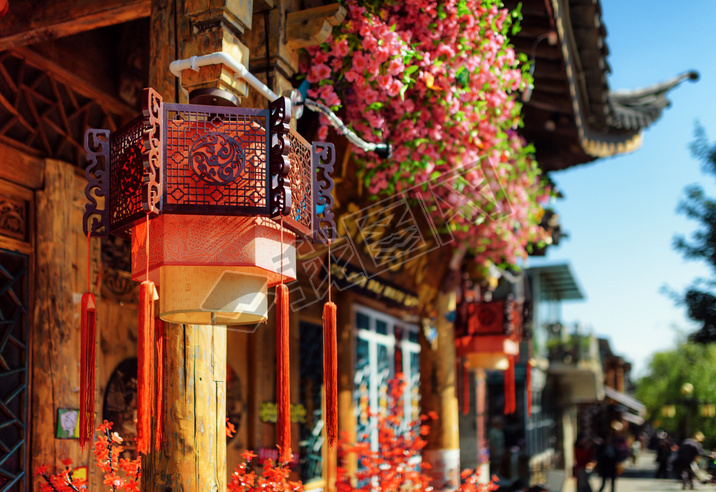 Traditional Chinese street lanterns and roof, Lijiang, China