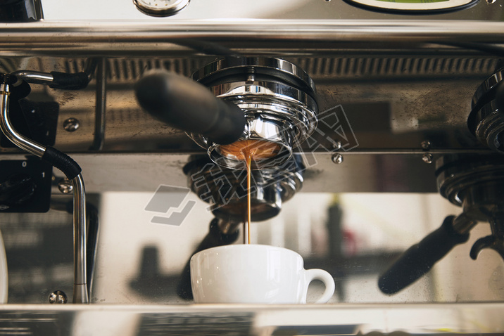 Fresh espresso coffee brewing through the bottomless portafilter