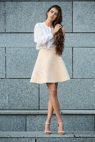 Young model on the gray wall background.