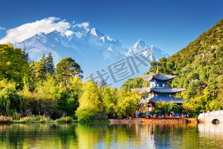 The Moon Embracing Pilion and the Jade Dragon Snow Mountain