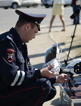 ͨ춽ʹ quadcopter ·.