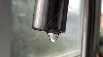 4K实拍水龙头滴水升格节约用水公益广告素材
