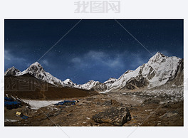 喜马拉雅山与星在夜晚的时候，附近 Gorak 夏普安顿