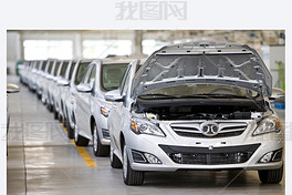 2014年7月23日, 在中国北京百奇集团的一家汽车工厂展出新 E150 电动车