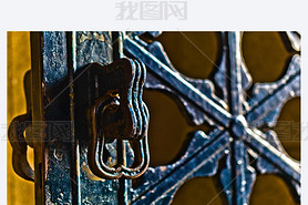 ſ Iron gate padlock