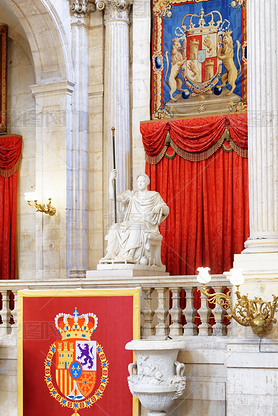 The coat of arms of the King of Spain and a sculpture in the int