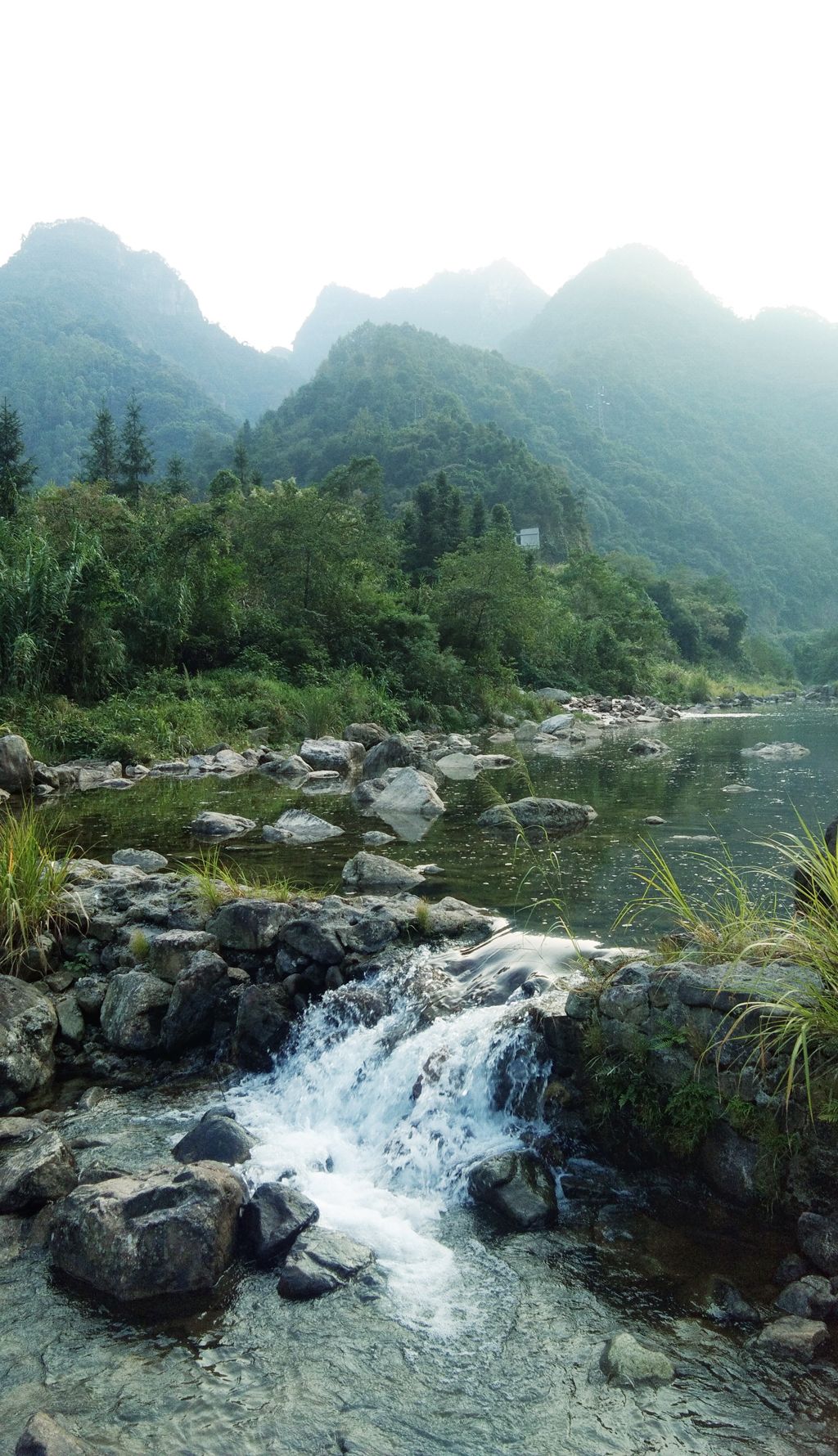 清幽山谷绿色青山小溪水