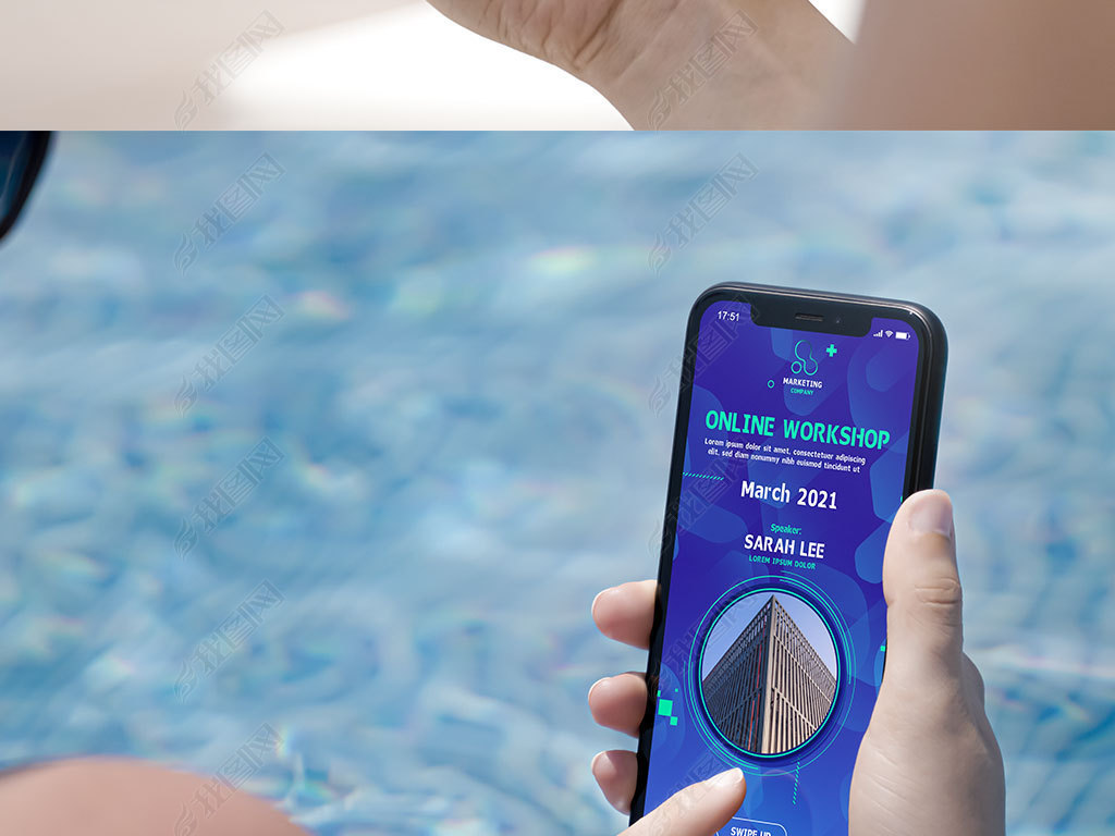 游泳池女士手拿手机ui界面app展示样机