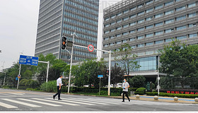 武汉未来科技城十字路口交通视频素材