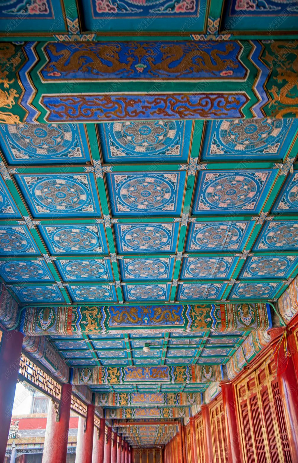 Hebei Province, Chengde Mountain Resort Putuo Zong by the temple roof decoration