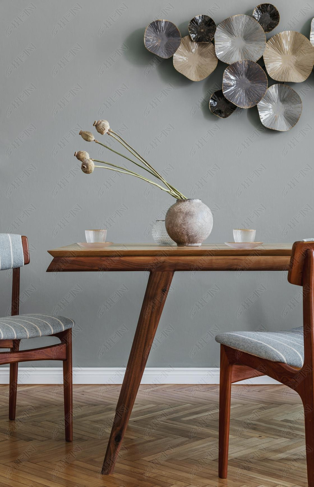 模板. 家居装饰. 灰色背景墙. 室内设计的最低限度概念.