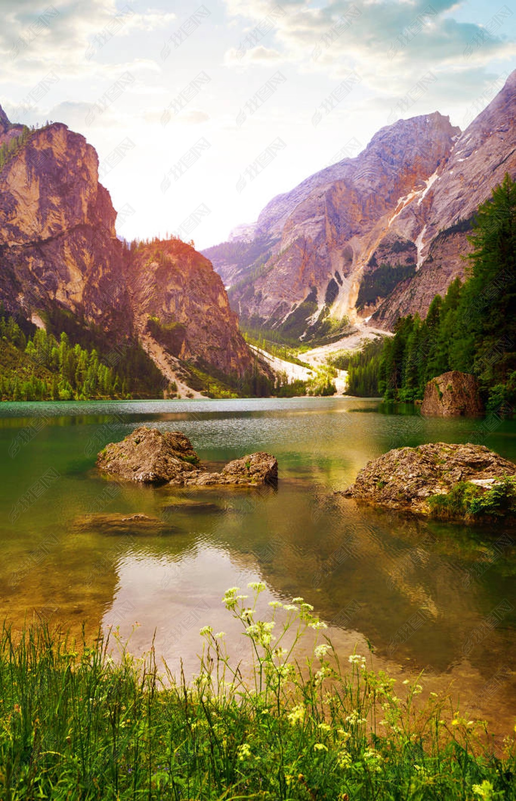 Lago di Braies ( Pragser Wildsee ) in Dolomites mountains - Sudtirol, Italy