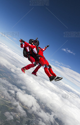 sports parachutists building a figure