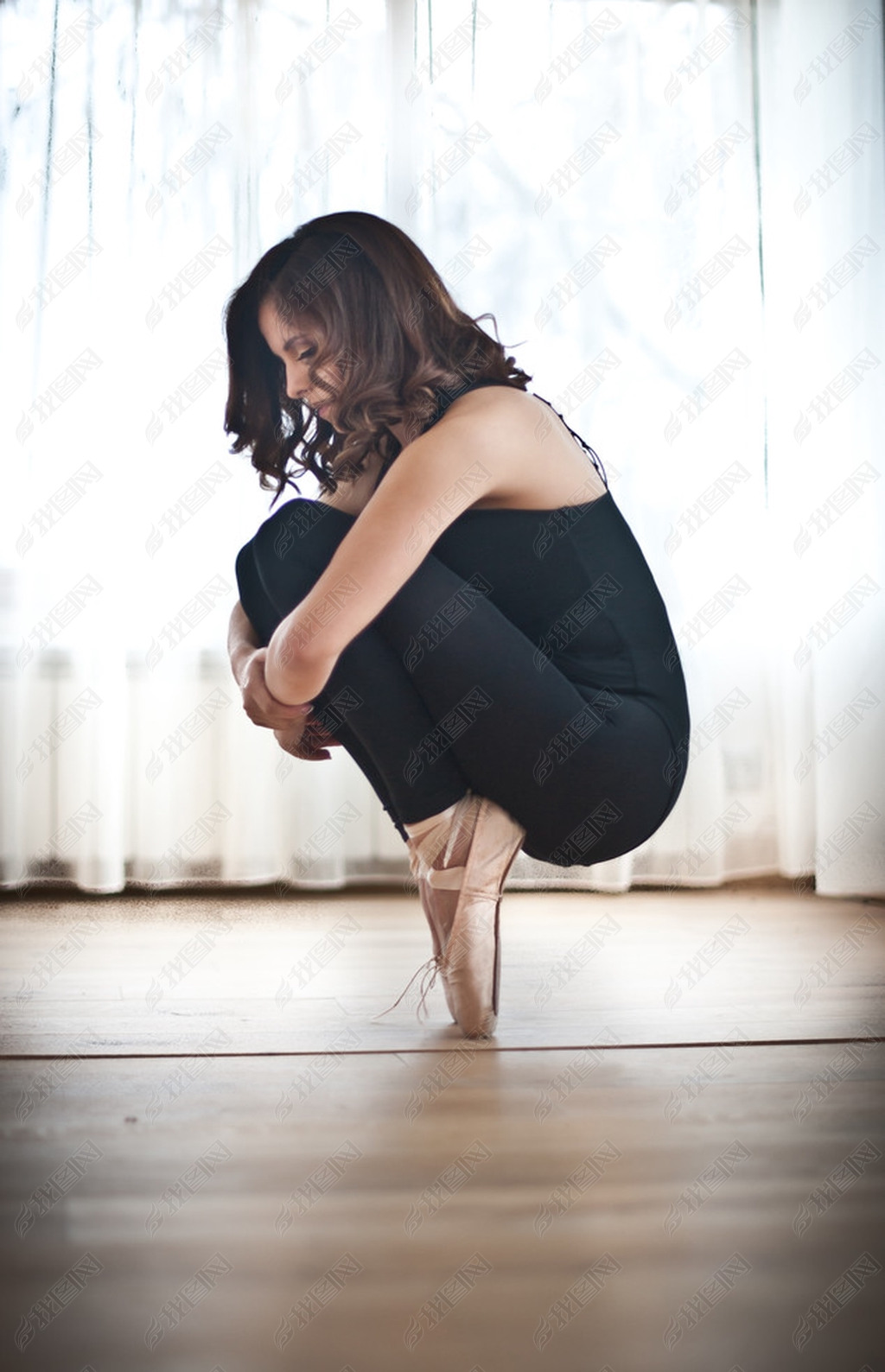 Graceful ballerina silhouette in ballet pose. Gorgeous ballet dancer performing, on pointes. Balleri