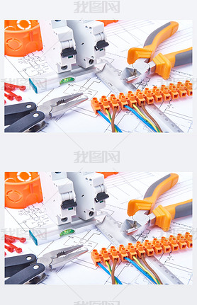 Components for use in electrical installations. Pliers, connectors, fuses, plug and wires. Accessori