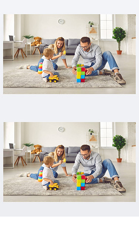 妈妈和爸爸和儿子在家里玩各种各样的玩具和五颜六色的立方体，坐在一个房间里.