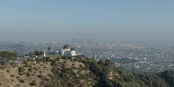 洛杉矶下城从格里菲斯天文台设立空中射击旋转右