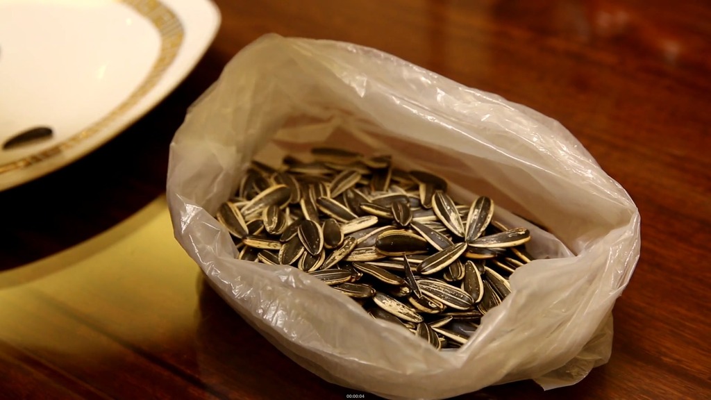 嗑瓜子剥瓜子仁吐瓜子皮