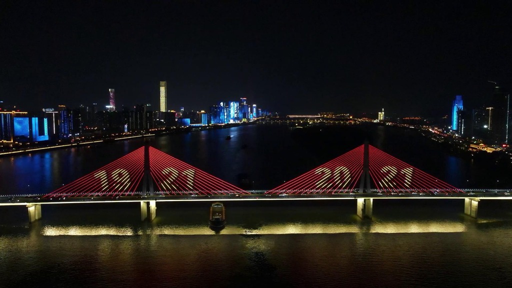 航拍湖南长沙银盆岭大桥夜景灯光