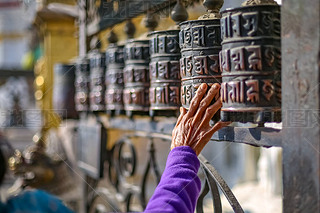  swayambhunath stupa ߵĸŮ