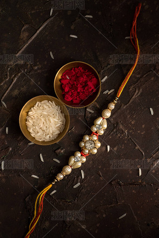 Raksha BandhanŵRakhi  Rice GrainsKumkum  ӡȴͳֵܽü䰮.