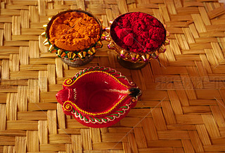 Diwaliڼ䣬Clay DiyaƱϵΪDiwaliӡȵƽںؿ.