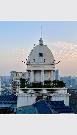 城市楼顶塔顶建筑圆形房顶午后摄影