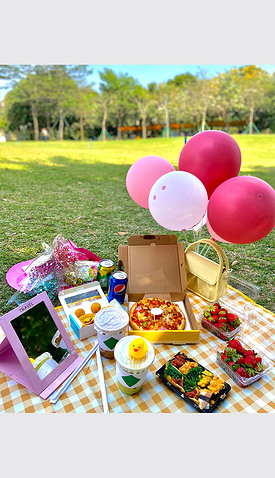 公园草地餐布野餐食物气球饮料镜子寿司时光摄影