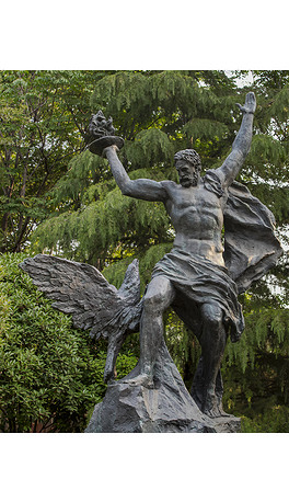 普罗米修斯铜像