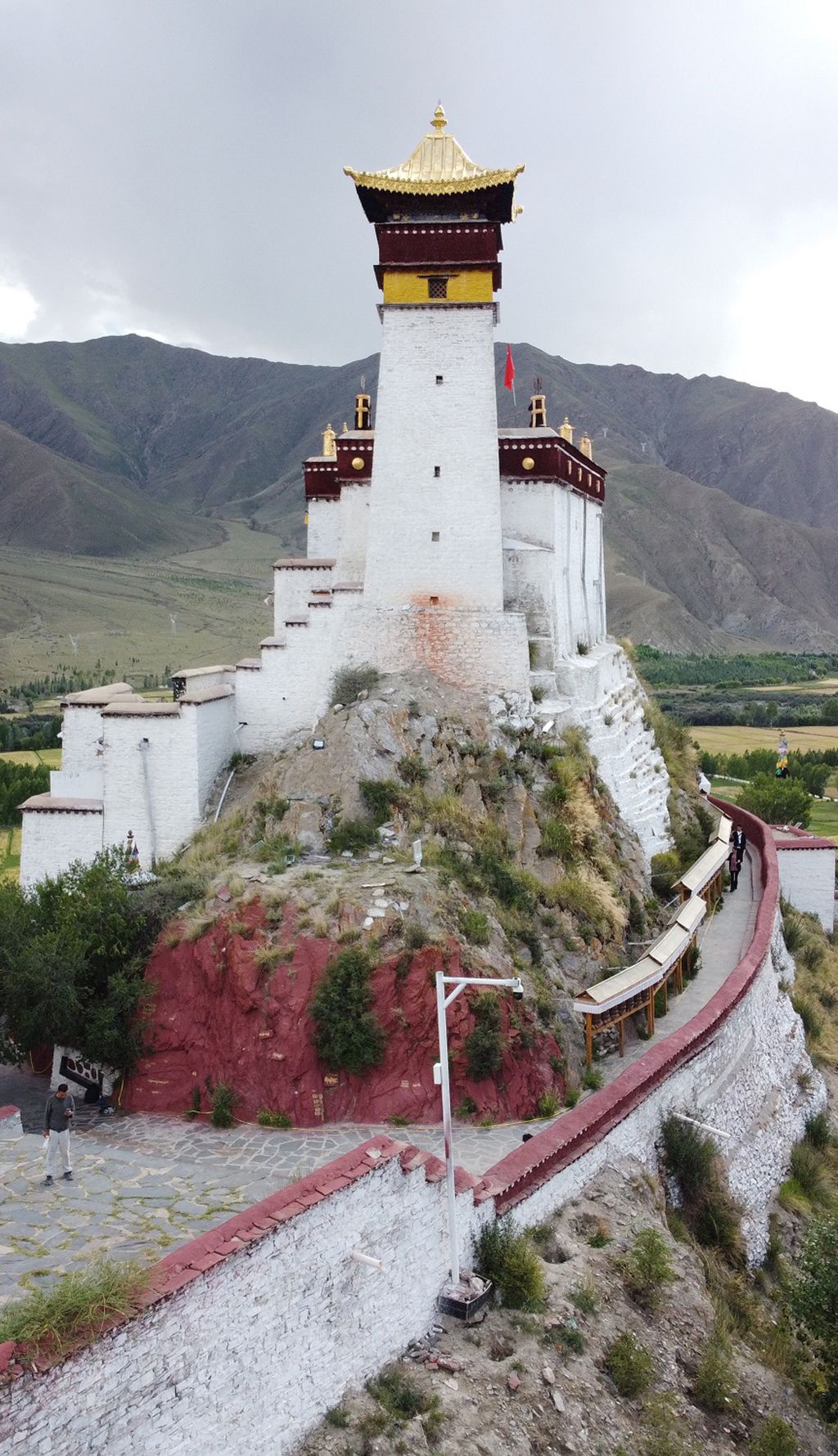 山南市雍布拉康航拍素材简介我图网提供山南市雍布