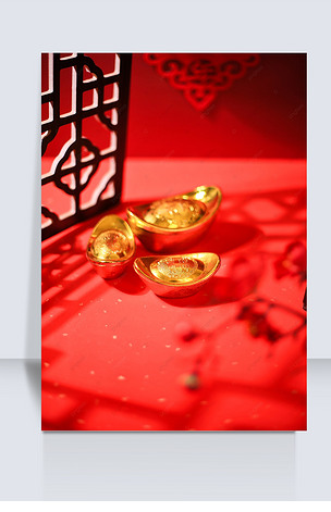 红色背景上的金元宝