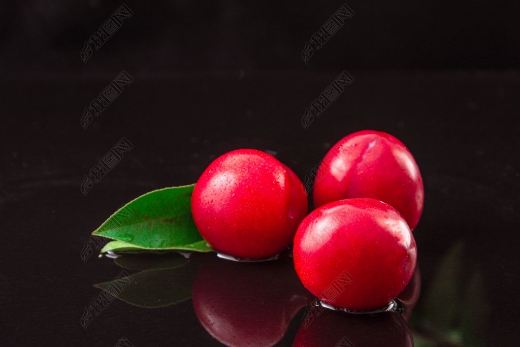 原创美食水果新鲜的红李子红布朗69-版权可商用