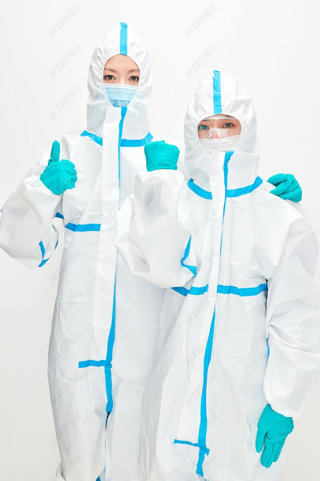 原创穿白色防护服佩戴护目镜口罩的防疫人员-版权可商用