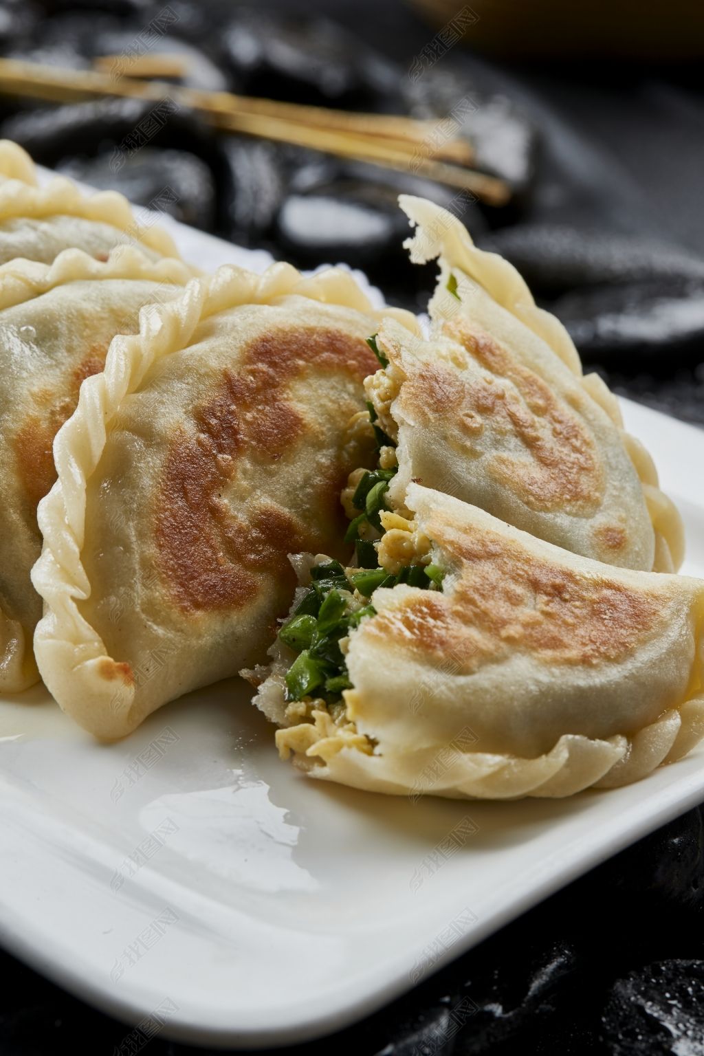 原创面点主食香煎韭菜鸡蛋馅素盒子-版权可商用