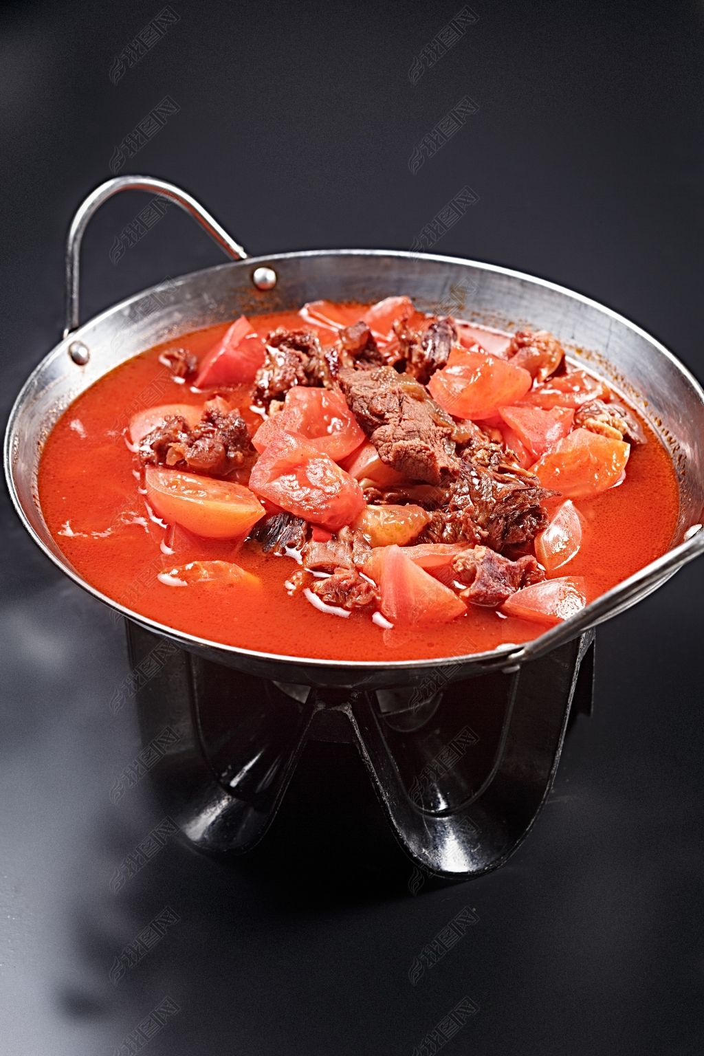 原创锅仔西红柿炖牛腩-版权可商用