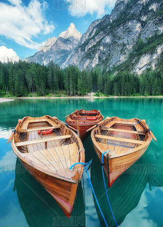 Lago di Braers Lake, Dolomite Alps, Italy.ϵĴҰ˹ɽķ羰Pragser Wildsee -ͼ