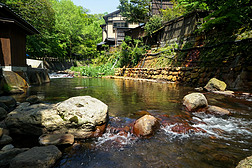 黑川纪章温泉镇淡水河流、石库、天然岩叶与绿化树种及地方建筑