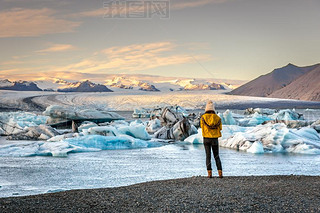 ŮӴ·˵ Jokulsarlon, ɽкڱ