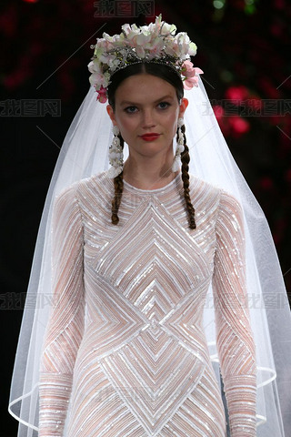 Naeem Khan ʱװＯ