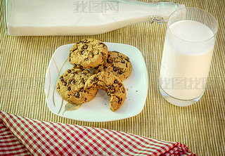 Sweet snack, cookies and milk