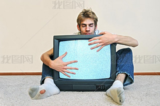 man kramar sin tv