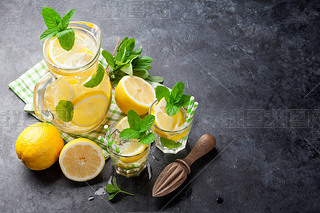 Lemonade with lemon and mint lees