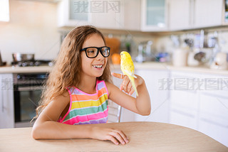 little girl with yellow wy parrot