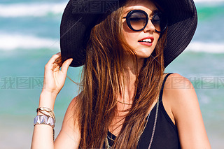 woman wearing vintage sunglasses and hat