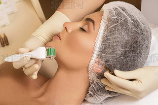 ŮԺڼ mesotherapy ϸ microneedling .