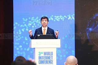 Robin Li Yanhong, Chairman and CEO of Baidu, speaks at the Internet+ Forum: Internet + Smart Healthc