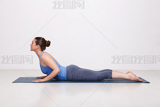 ˶ʺ٤Ů٤ʽ bhujangasana