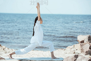 ޸ŮĲ濴 virabhadrasana (սʿ I ) ٤ɺ