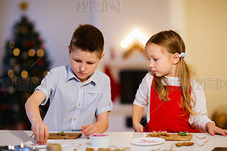 Kinder Backen Weihnachtspl?tzchen